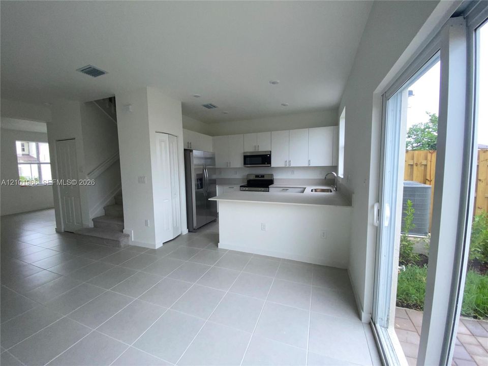 В аренду: $2,400 (3 спален, 2 ванн, 0 Квадратных фут)