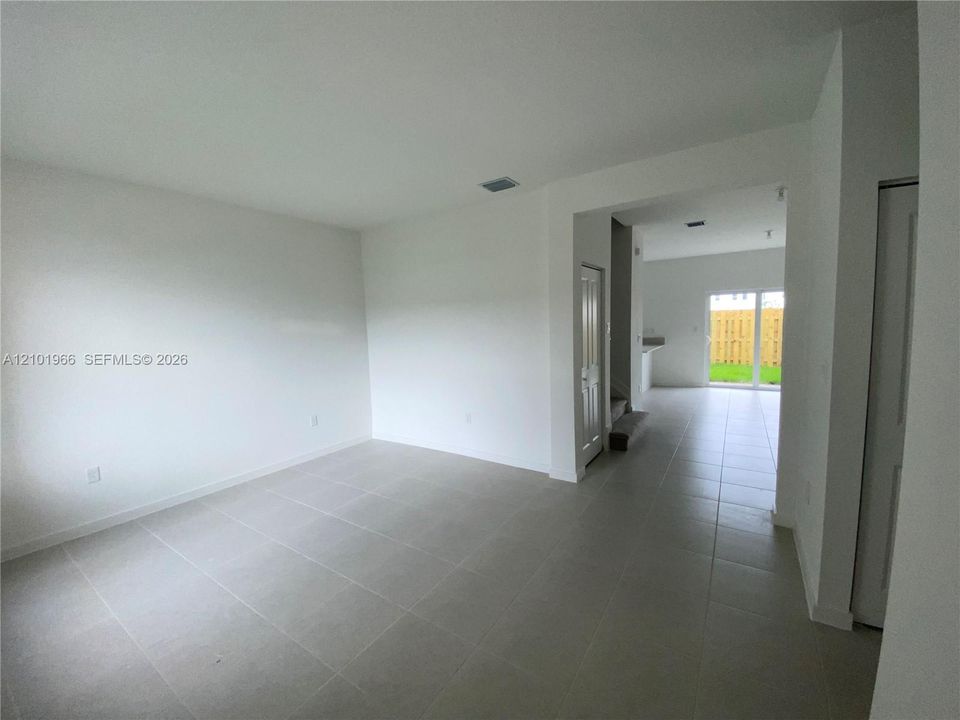 В аренду: $2,400 (3 спален, 2 ванн, 0 Квадратных фут)