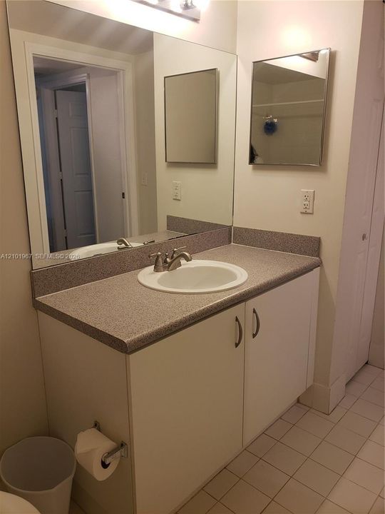 В аренду: $2,500 (2 спален, 2 ванн, 891 Квадратных фут)