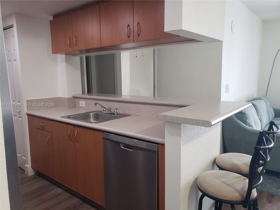 В аренду: $2,500 (2 спален, 2 ванн, 891 Квадратных фут)