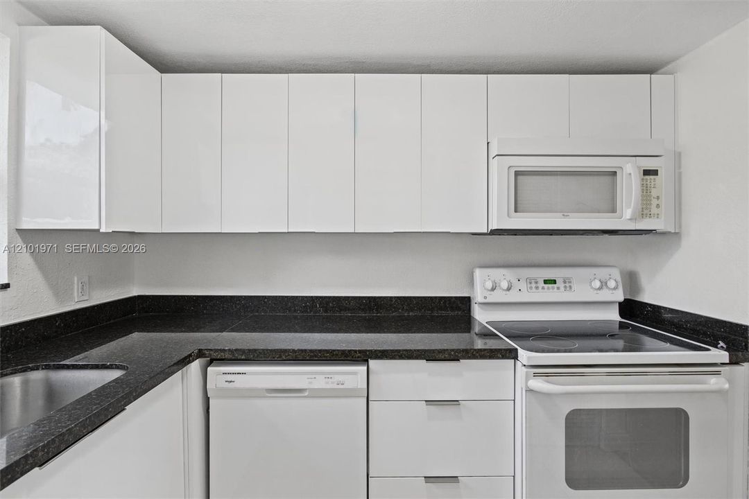 En Venta: $348,900 (2 camas, 2 baños, 1042 Pies cuadrados)