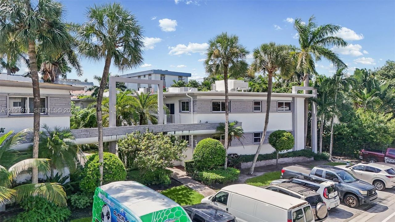 En Venta: $348,900 (2 camas, 2 baños, 1042 Pies cuadrados)
