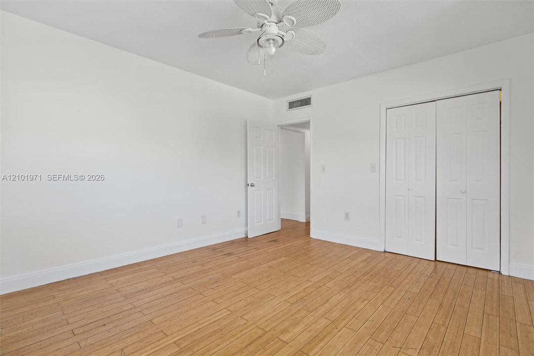En Venta: $348,900 (2 camas, 2 baños, 1042 Pies cuadrados)
