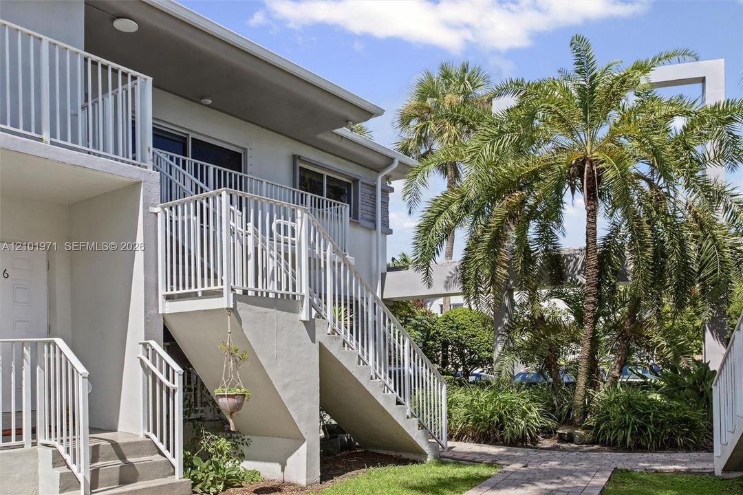 En Venta: $348,900 (2 camas, 2 baños, 1042 Pies cuadrados)
