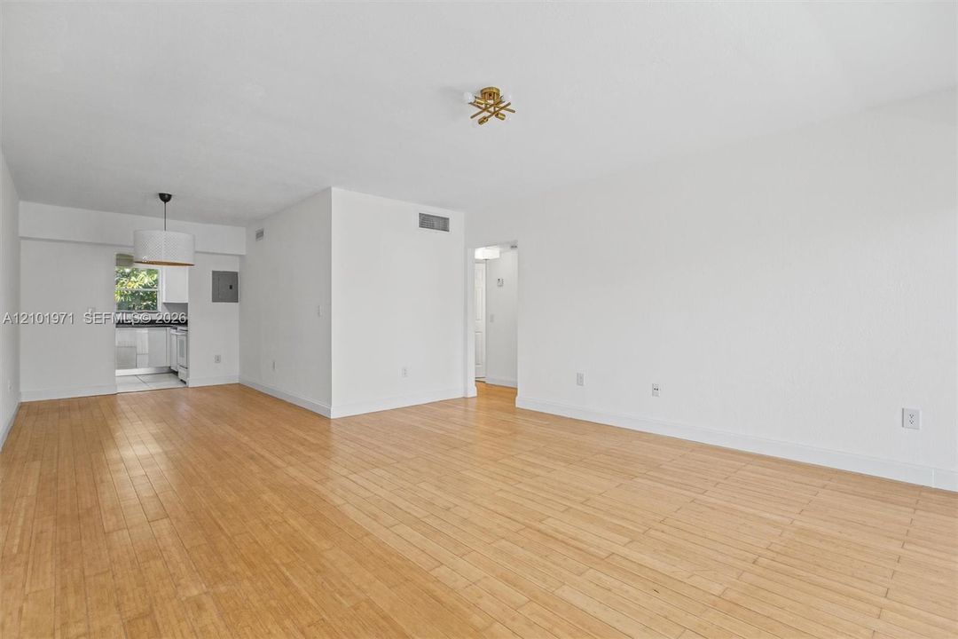En Venta: $348,900 (2 camas, 2 baños, 1042 Pies cuadrados)