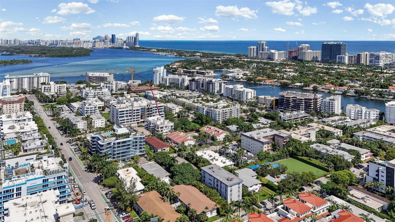 En Venta: $348,900 (2 camas, 2 baños, 1042 Pies cuadrados)