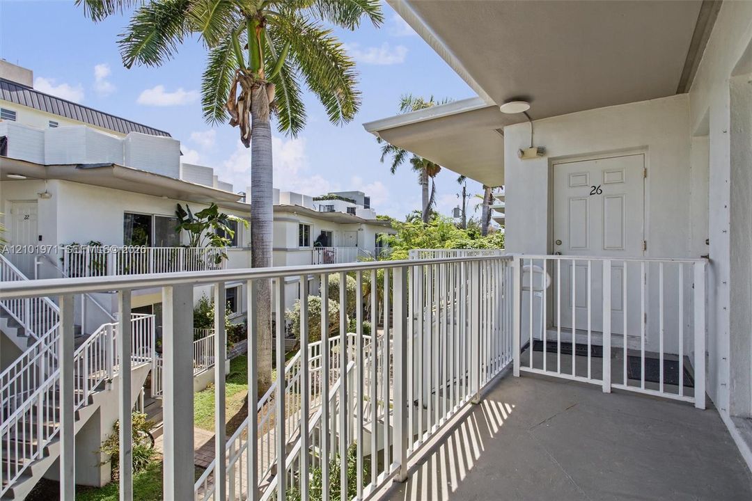 En Venta: $348,900 (2 camas, 2 baños, 1042 Pies cuadrados)
