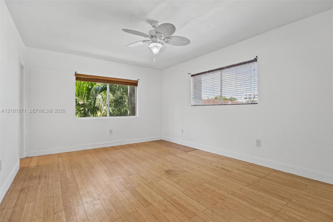 En Venta: $348,900 (2 camas, 2 baños, 1042 Pies cuadrados)