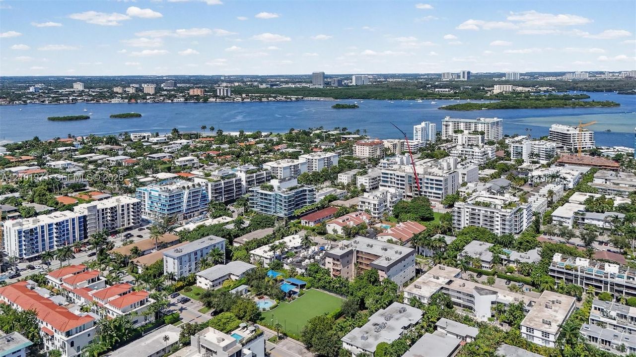 En Venta: $348,900 (2 camas, 2 baños, 1042 Pies cuadrados)
