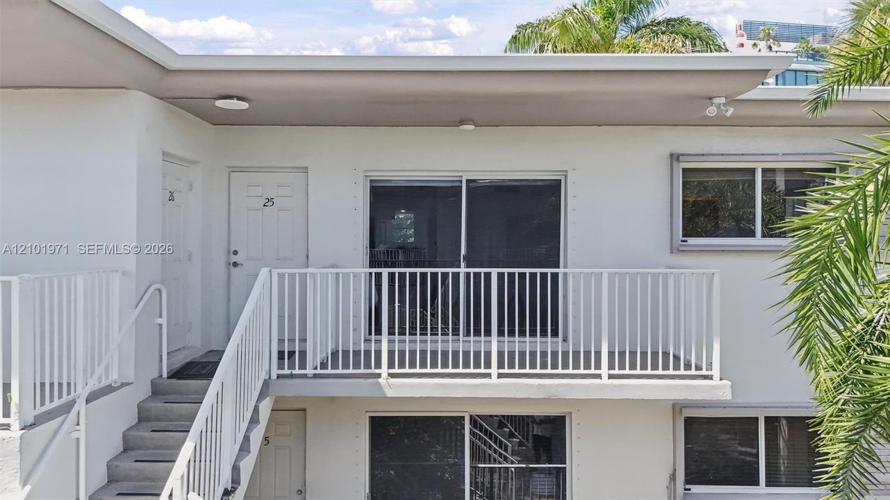 En Venta: $348,900 (2 camas, 2 baños, 1042 Pies cuadrados)