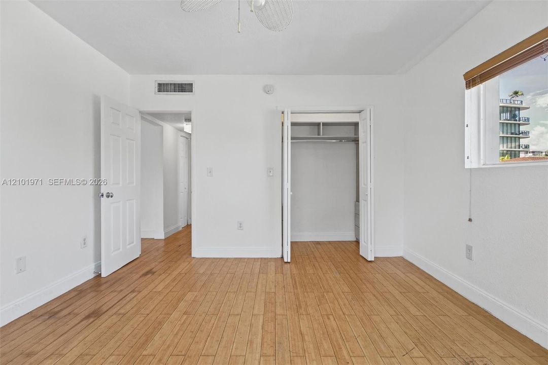 En Venta: $348,900 (2 camas, 2 baños, 1042 Pies cuadrados)