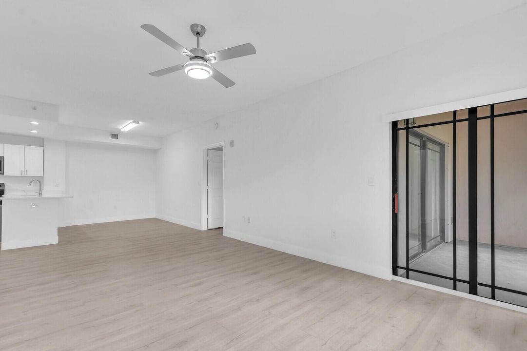 2916-302 LIVING 5