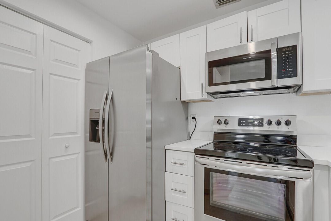2916-302 KITCHEN5