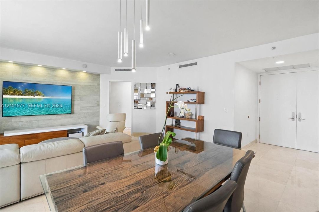For Rent: $8,500 (2 beds, 2 baths, 1558 Square Feet)