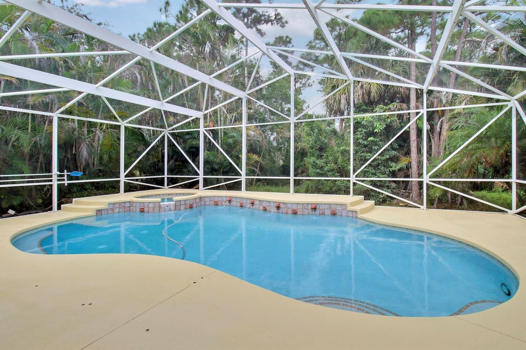 Screened-in & Heated Pool & Spa