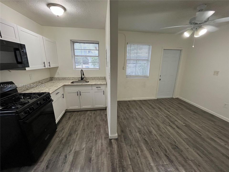 For Rent: $1,500 (1 beds, 1 baths, 425 Square Feet)