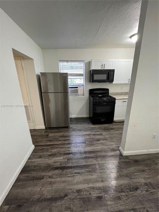 For Rent: $1,500 (1 beds, 1 baths, 425 Square Feet)