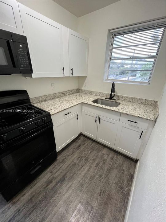 For Rent: $1,500 (1 beds, 1 baths, 425 Square Feet)