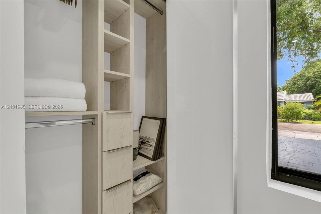 В аренду: $8,995 (4 спален, 3 ванн, 2023 Квадратных фут)
