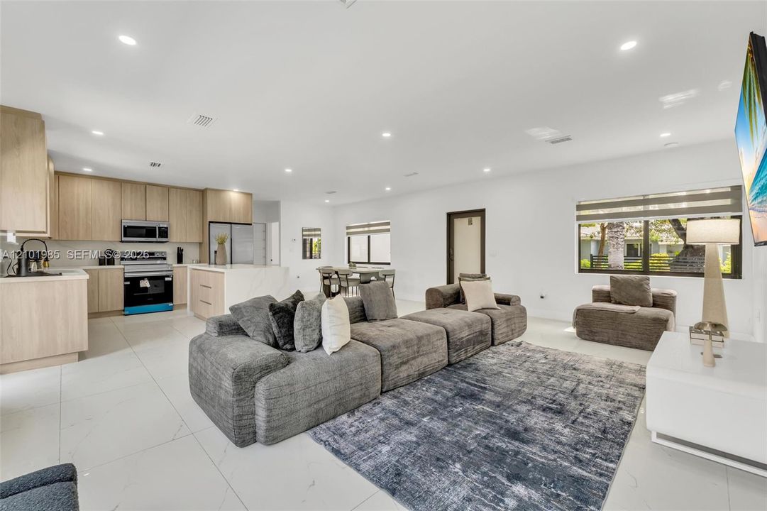 В аренду: $8,995 (4 спален, 3 ванн, 2023 Квадратных фут)