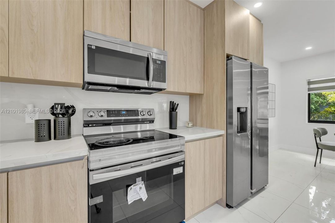В аренду: $8,995 (4 спален, 3 ванн, 2023 Квадратных фут)