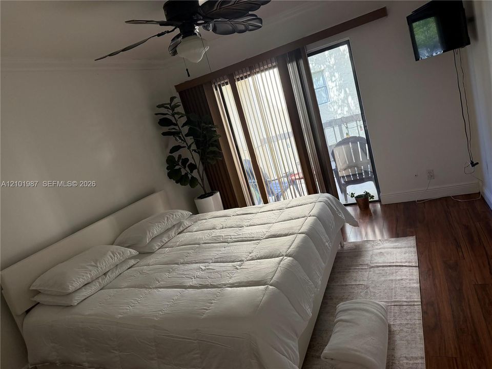 For Rent: $1,890 (1 beds, 1 baths, 710 Square Feet)