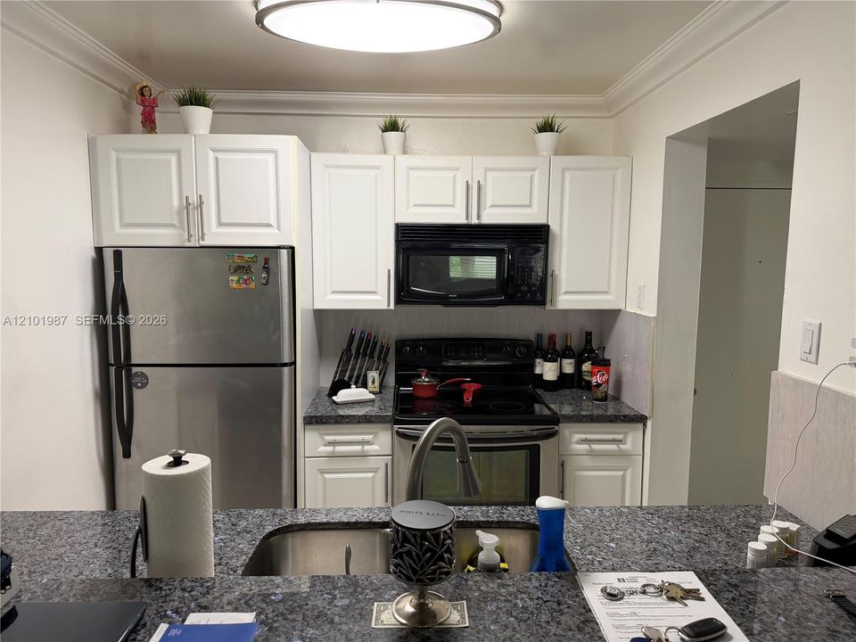 For Rent: $1,890 (1 beds, 1 baths, 710 Square Feet)