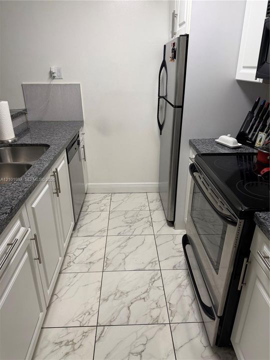 For Rent: $1,890 (1 beds, 1 baths, 710 Square Feet)