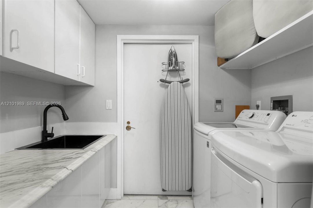 В аренду: $12,500 (3 спален, 3 ванн, 2800 Квадратных фут)