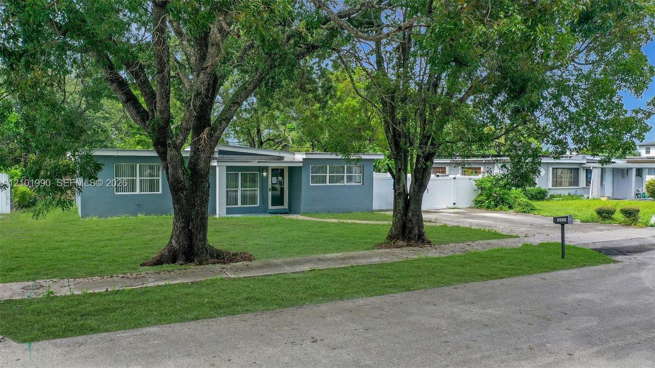 На продажу: $395,000 (3 спален, 2 ванн, 1258 Квадратных фут)
