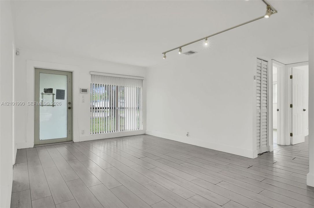 На продажу: $395,000 (3 спален, 2 ванн, 1258 Квадратных фут)