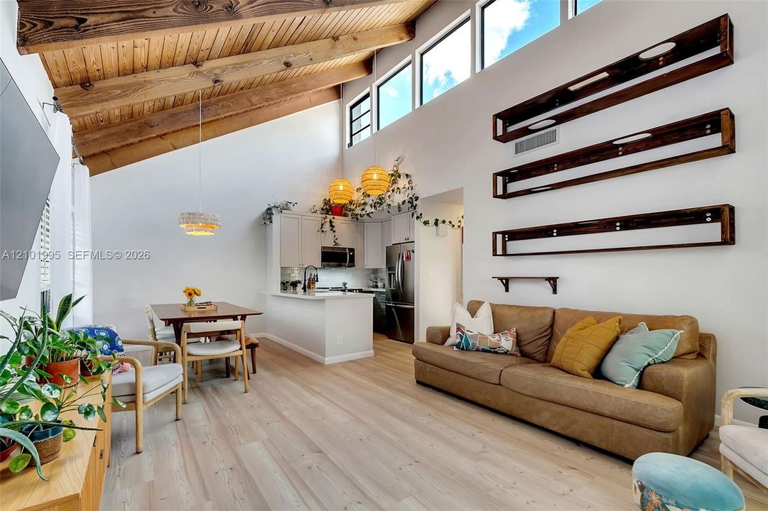 For Rent: $3,300 (2 beds, 2 baths, 915 Square Feet)