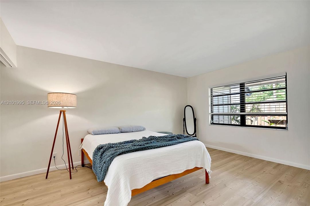 For Rent: $3,300 (2 beds, 2 baths, 915 Square Feet)