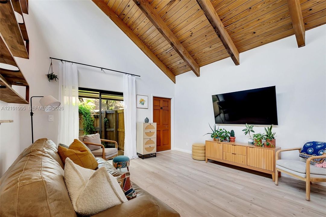 For Rent: $3,300 (2 beds, 2 baths, 915 Square Feet)