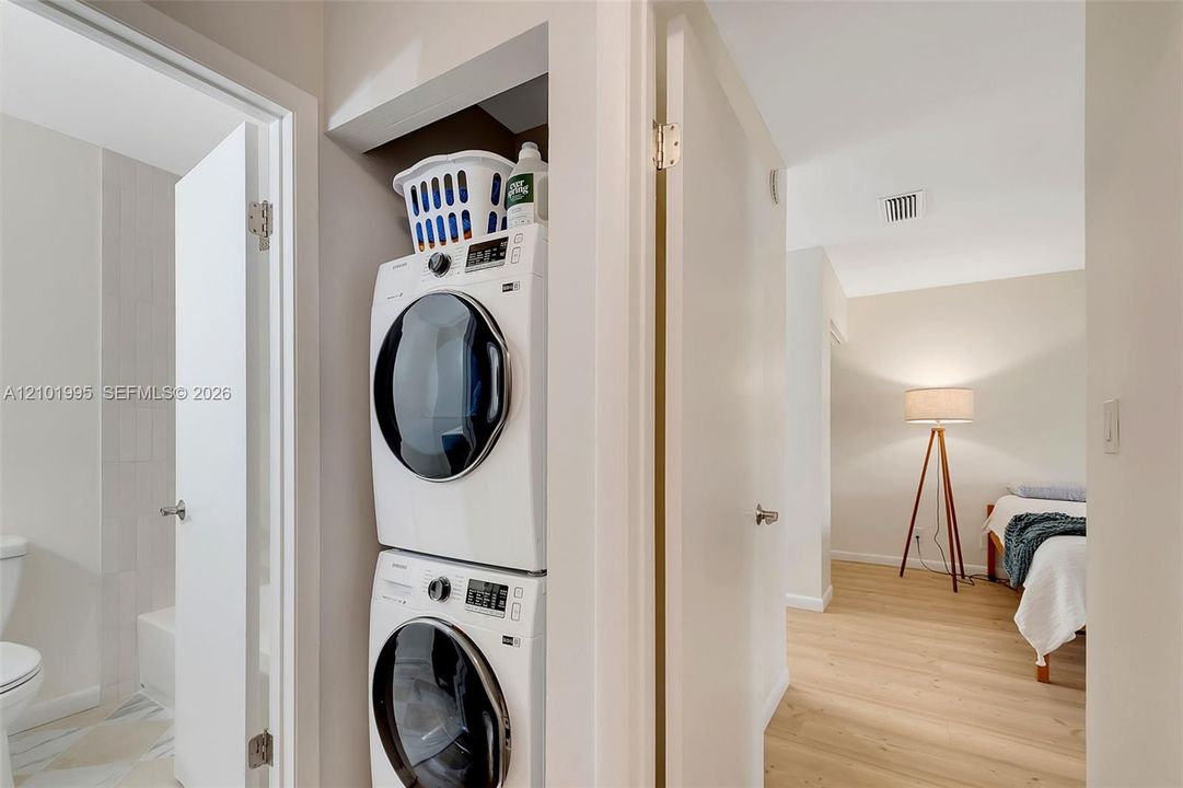 For Rent: $3,300 (2 beds, 2 baths, 915 Square Feet)