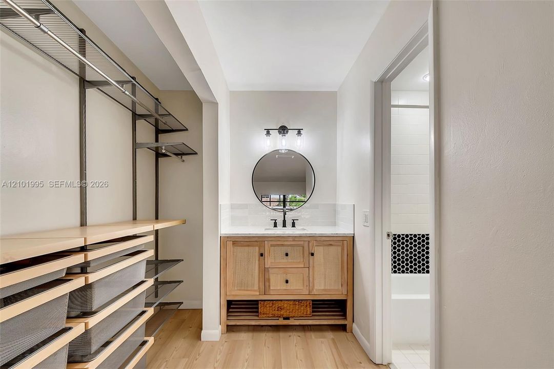 For Rent: $3,300 (2 beds, 2 baths, 915 Square Feet)