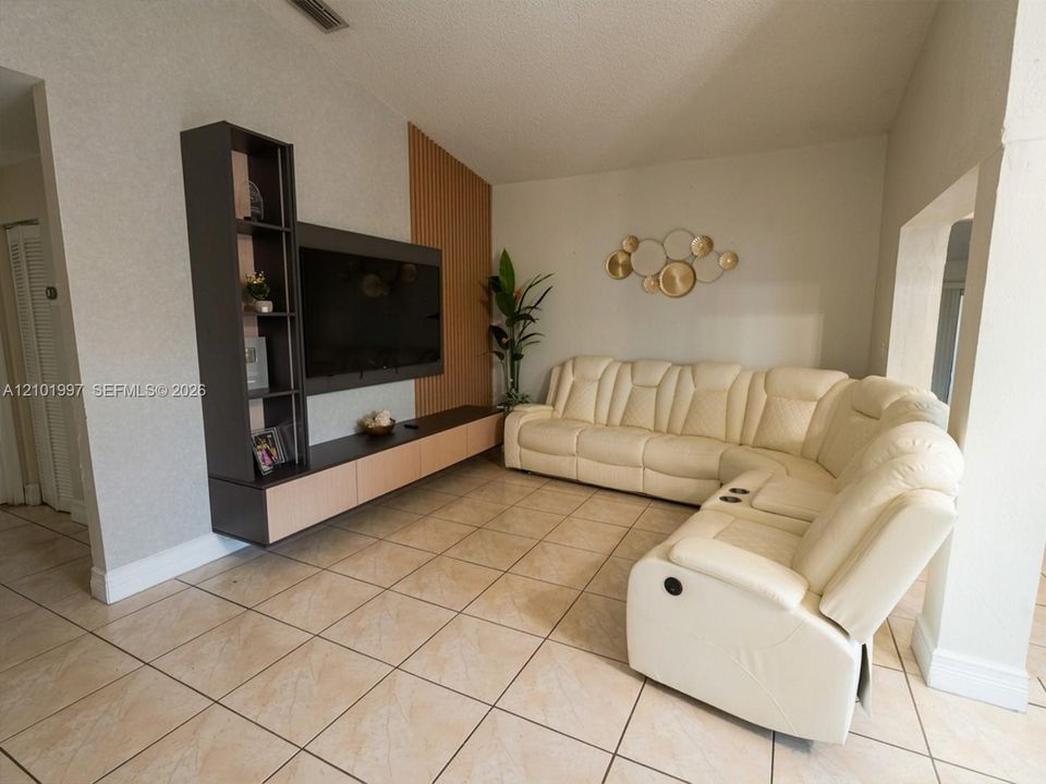 En Venta: $610,000 (3 camas, 2 baños, 1448 Pies cuadrados)