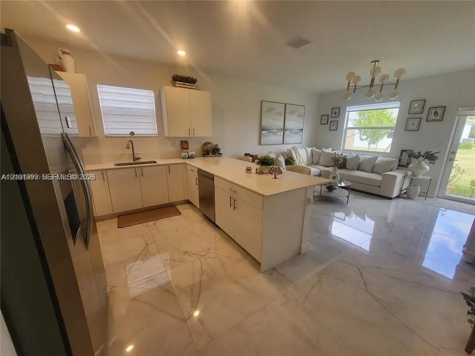 На продажу: $650,000 (4 спален, 3 ванн, 1895 Квадратных фут)