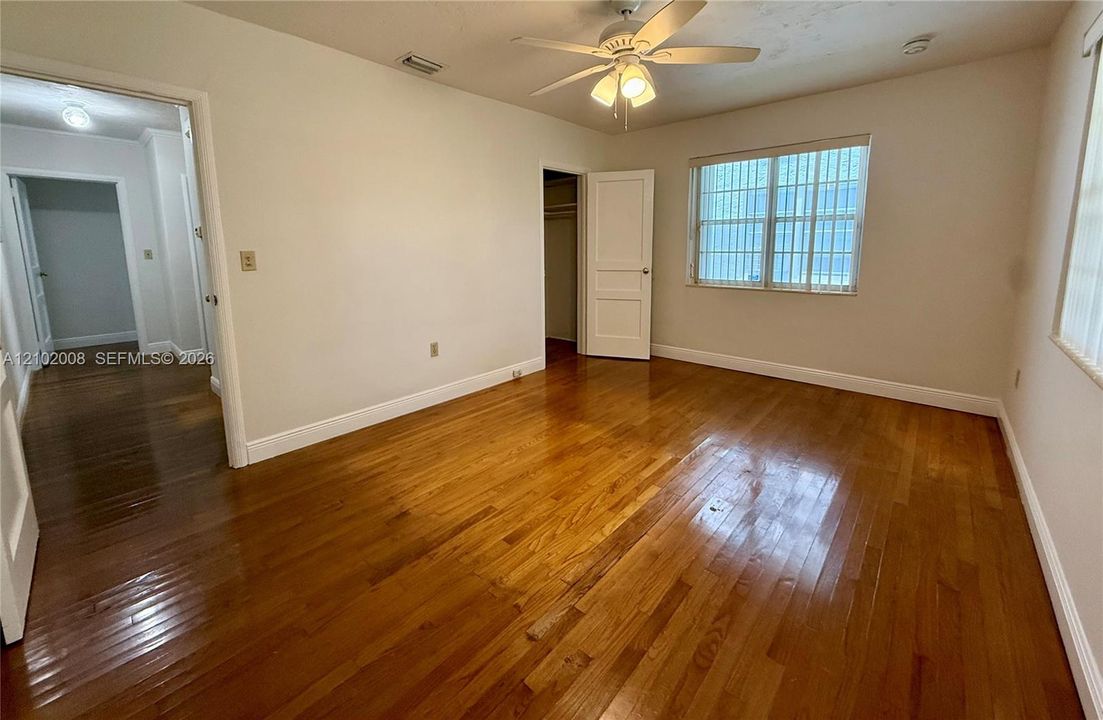 En Renta: $4,450 (4 camas, 2 baños, 1971 Pies cuadrados)