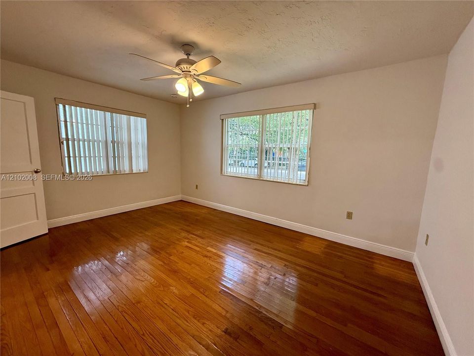 En Renta: $4,450 (4 camas, 2 baños, 1971 Pies cuadrados)