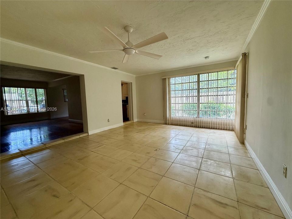 En Renta: $4,450 (4 camas, 2 baños, 1971 Pies cuadrados)