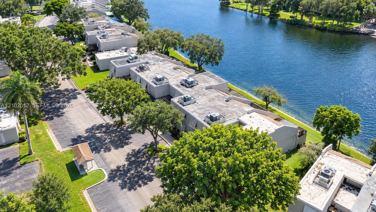 En Venta: $510,000 (3 camas, 3 baños, 1686 Pies cuadrados)