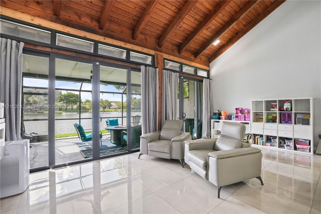 En Venta: $510,000 (3 camas, 3 baños, 1686 Pies cuadrados)