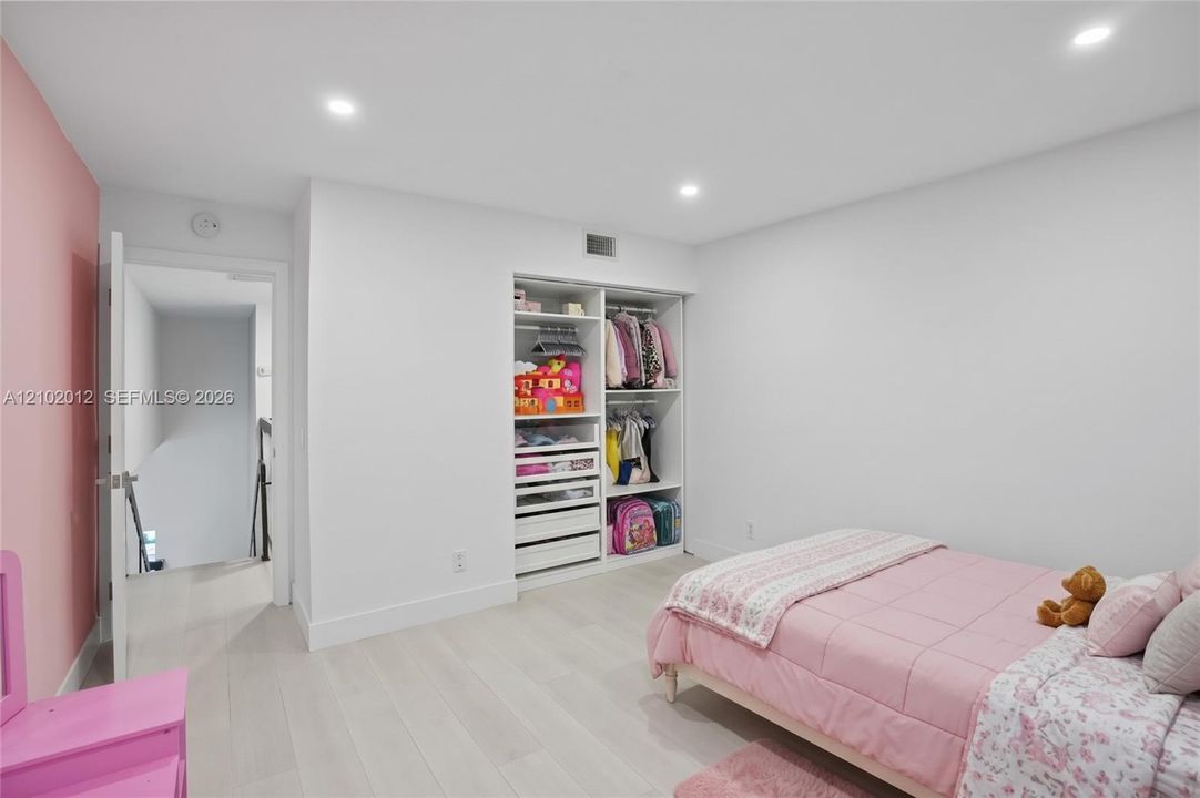 En Venta: $510,000 (3 camas, 3 baños, 1686 Pies cuadrados)