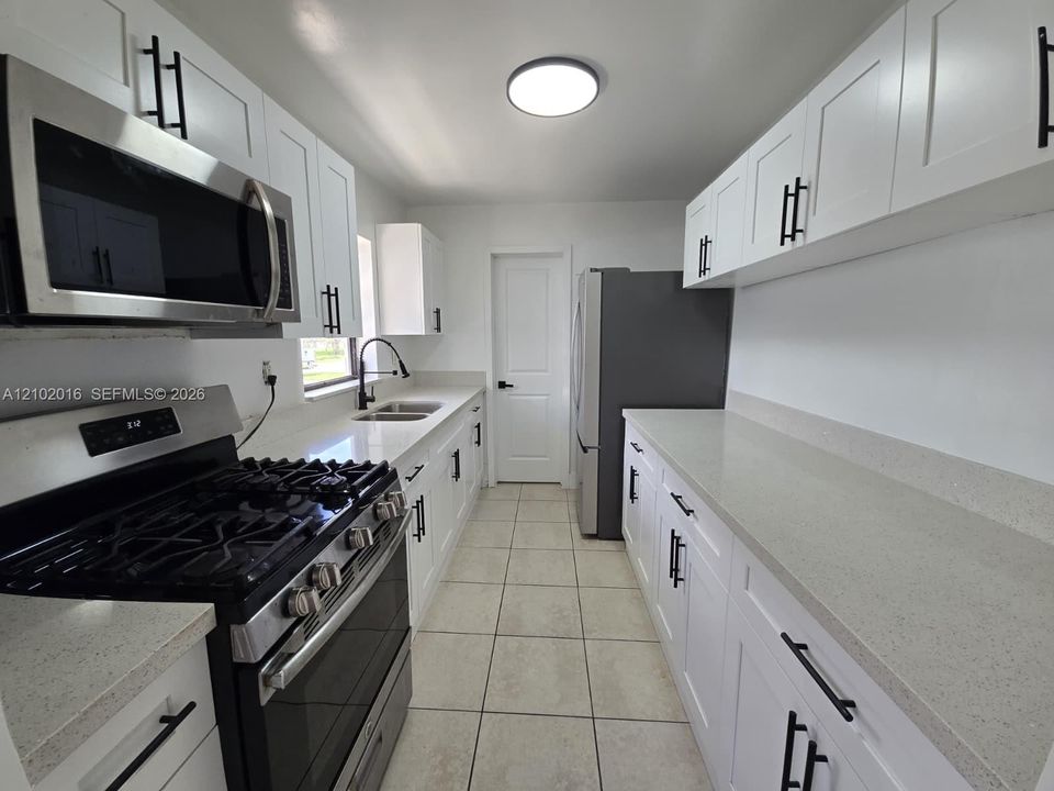 В аренду: $3,400 (4 спален, 2 ванн, 2074 Квадратных фут)