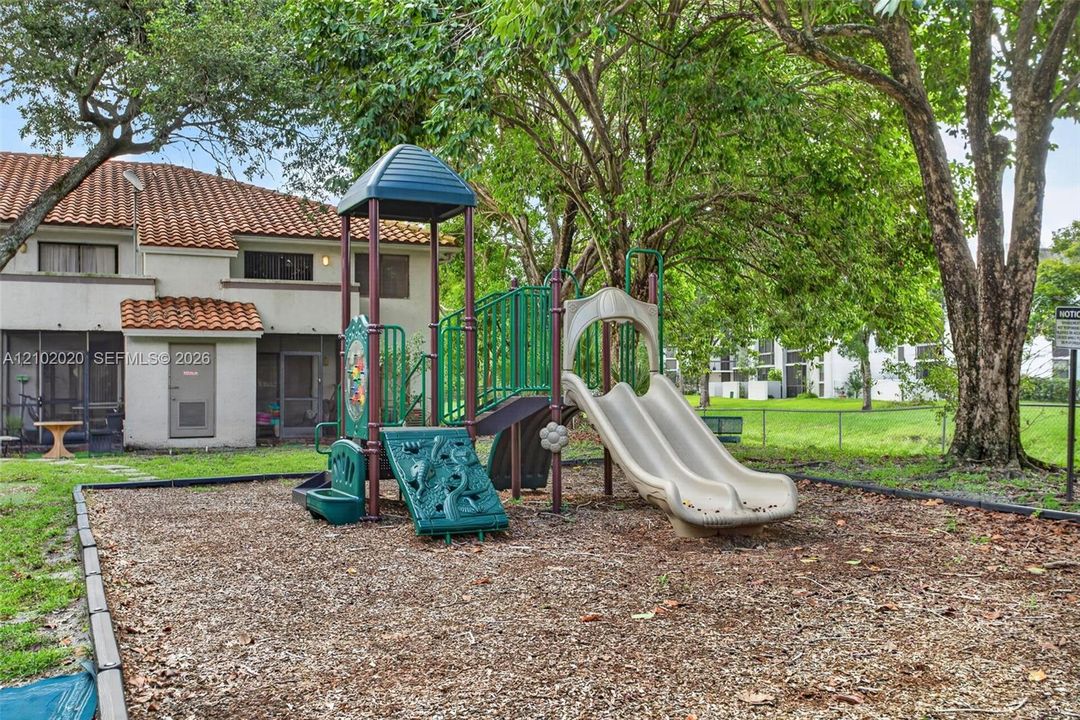 For Rent: $2,100 (2 beds, 2 baths, 1003 Square Feet)