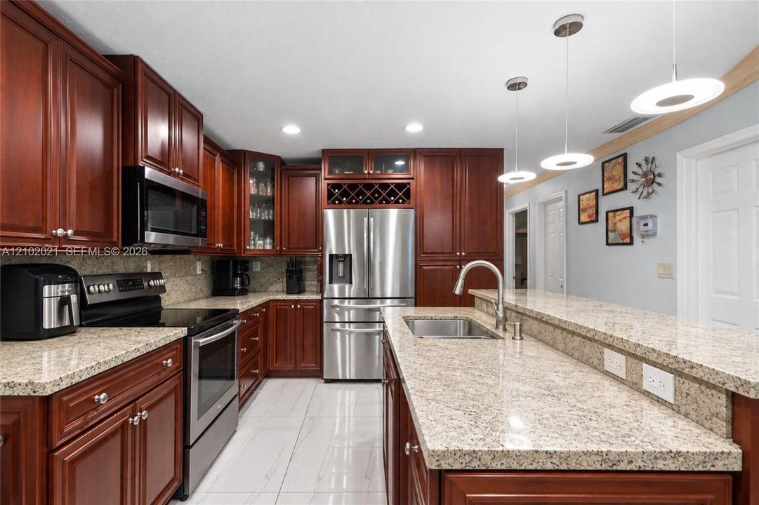 En Venta: $455,000 (3 camas, 2 baños, 1302 Pies cuadrados)