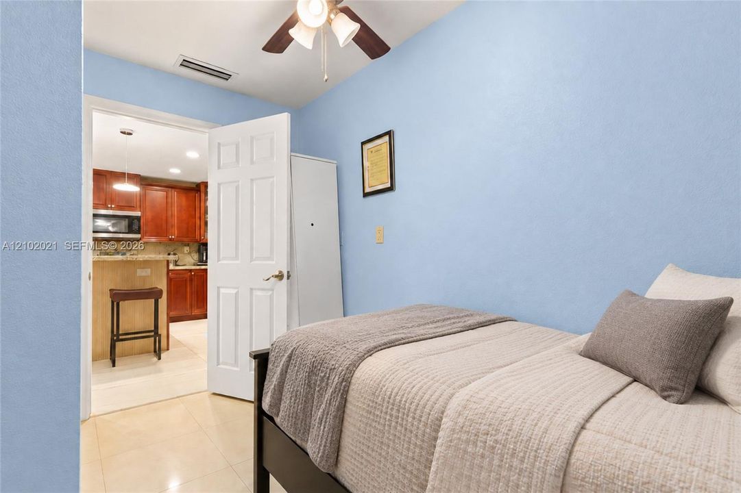 En Venta: $455,000 (3 camas, 2 baños, 1302 Pies cuadrados)
