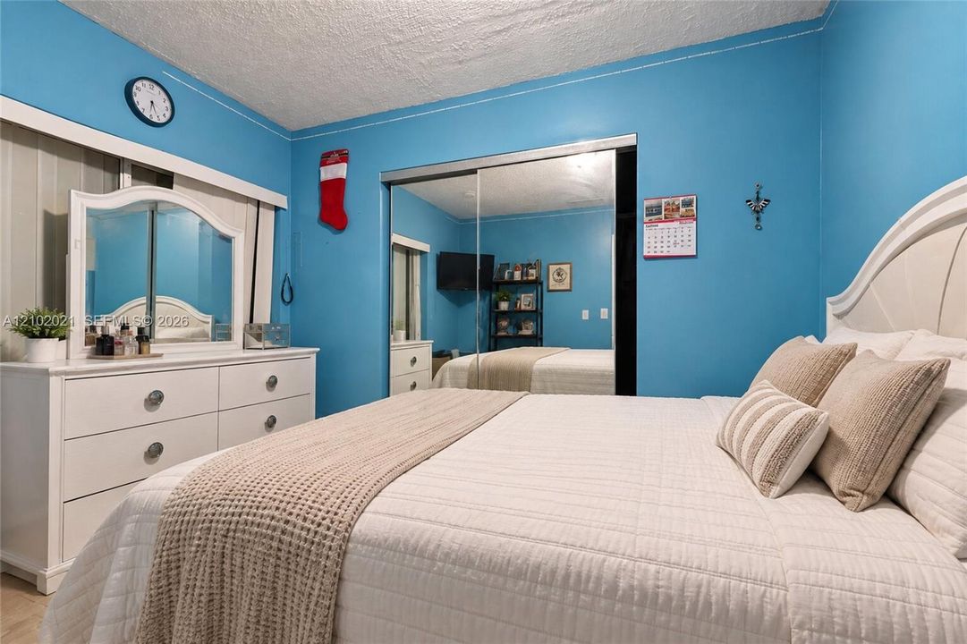 En Venta: $455,000 (3 camas, 2 baños, 1302 Pies cuadrados)