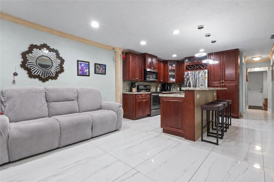 En Venta: $455,000 (3 camas, 2 baños, 1302 Pies cuadrados)